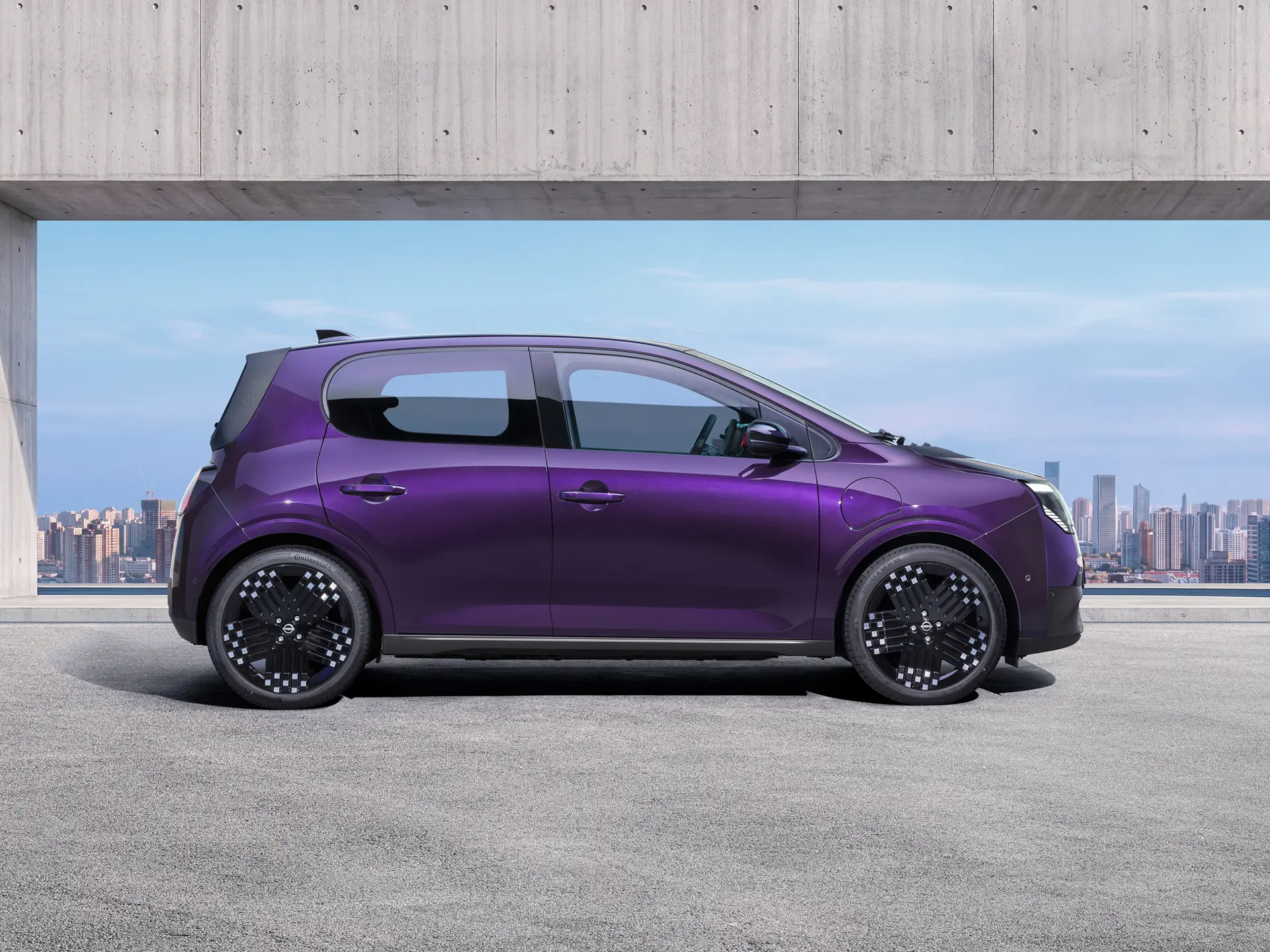 Lila Nissan PIXO oldalnézetből